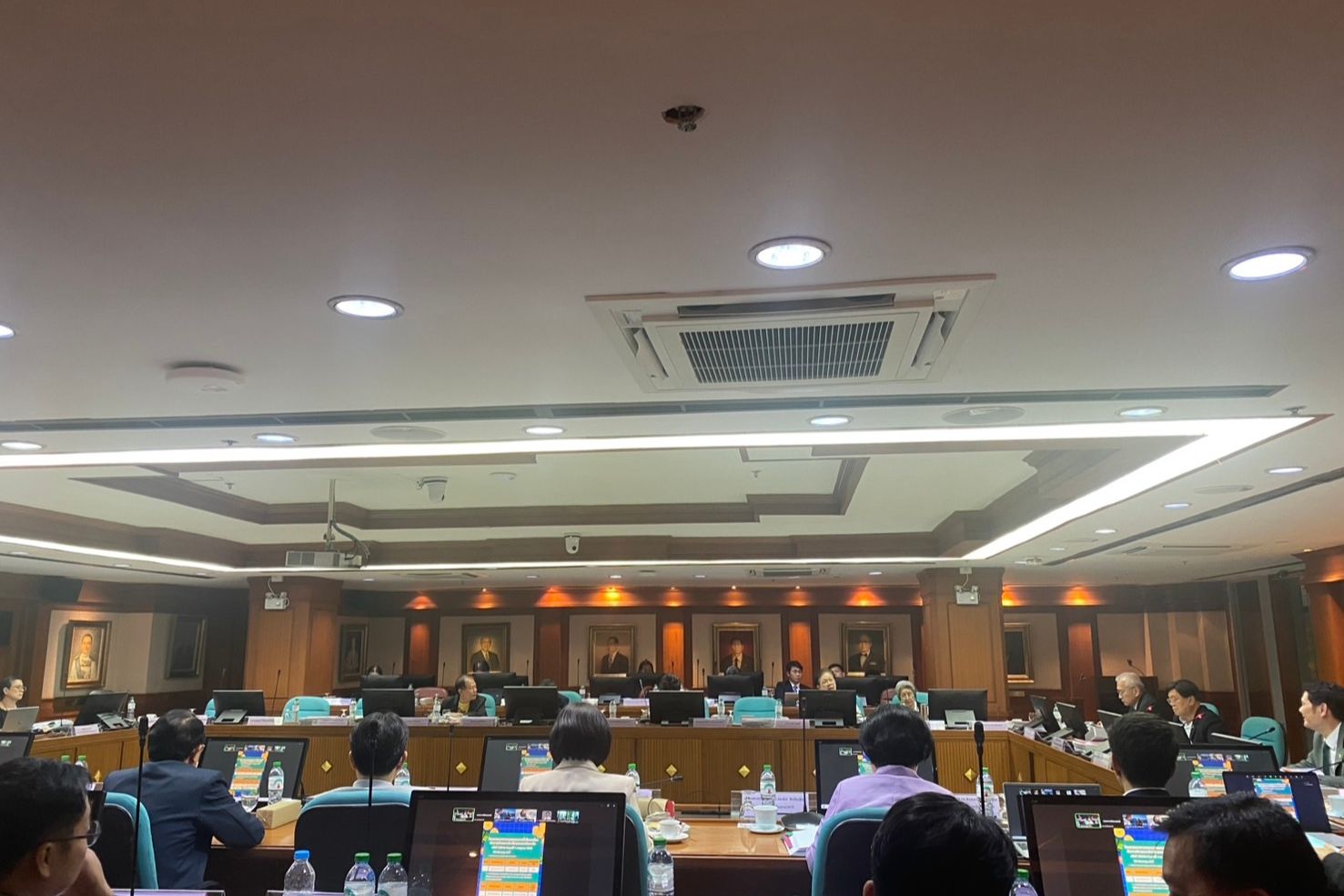 ประชุมสภา 7.3